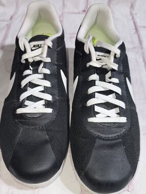 Nike Men’s Black and White Running Sneakers